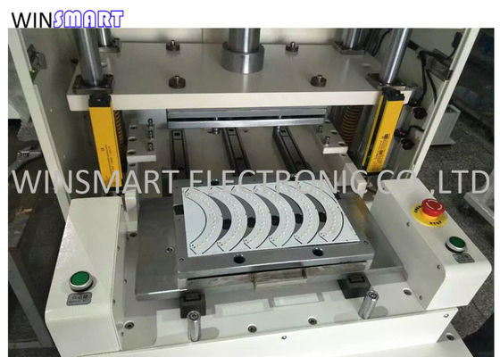 購入 任意8-30トンを打つ自動シリンダーによって運転されるPCB Depaneling機械 online manufacture